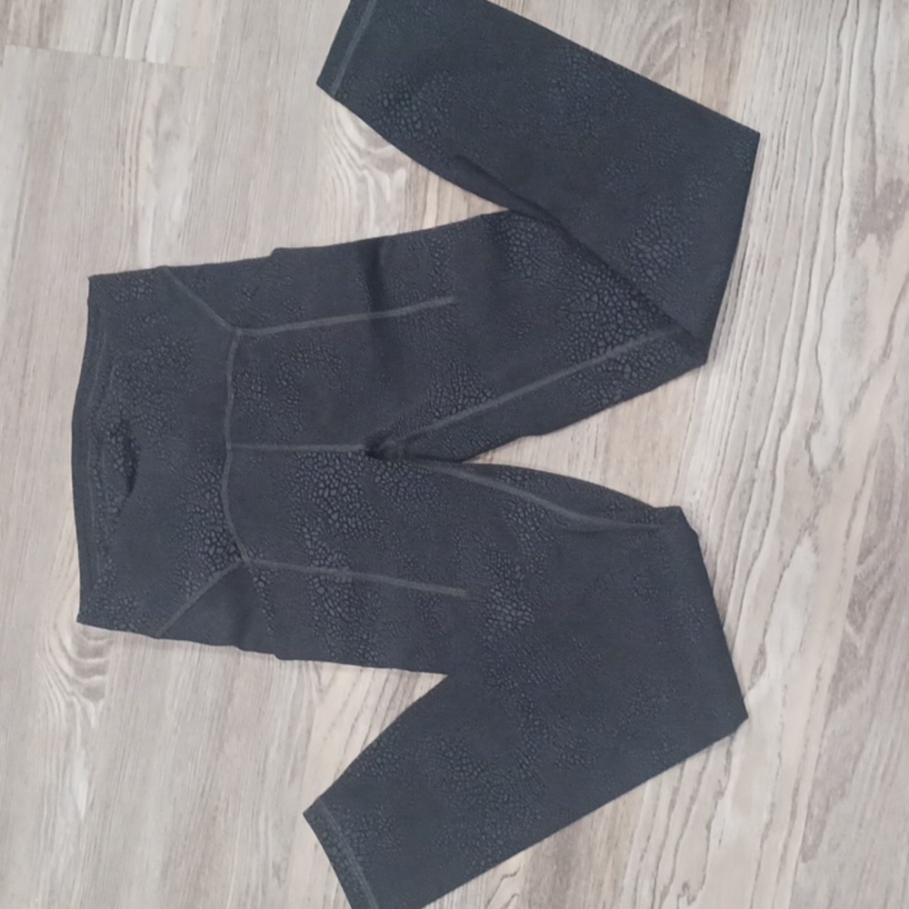 Lululemon Athletica Gray Leggings Woman's Size 2 - Picture 2 of 16